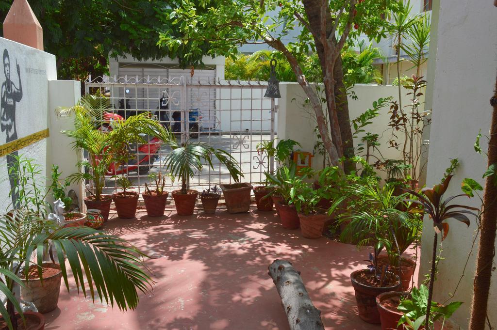فندق بونديتْشيريفي  La Maison Blanche المظهر الخارجي الصورة